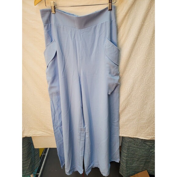 NWOT- Large Light Blue Crop Top and Matching Pants - Picture 4 of 6